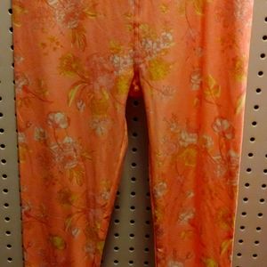 🆕 LuLaRoe Peach Floral design Leggings, OS